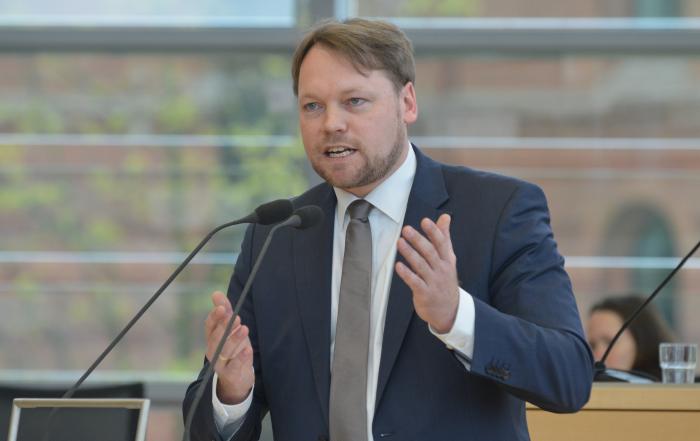 der Parlamentarische Geschäftsführer und energiepolitische Sprecher der FDP-Landtagsfraktion, Oliver Kumbartzky